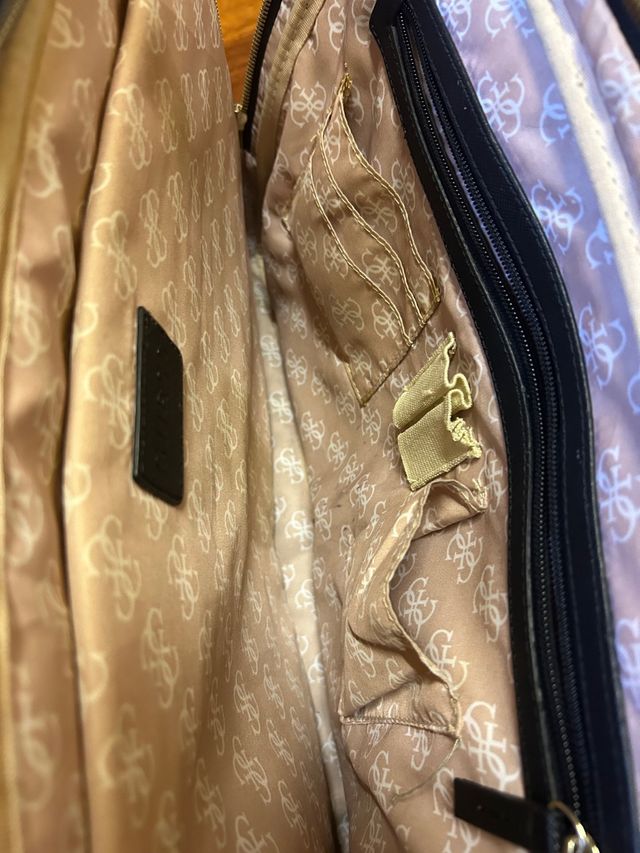 GUESS maletín laptop y documentos 