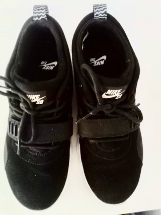 Nike sb negras