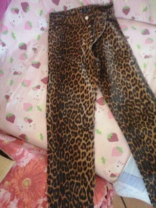 Jeans Zara maculato donna di seconda mano per 20 EUR su Noceto su WALLAPOP