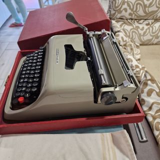Maquina escribir olivetti estudio 44