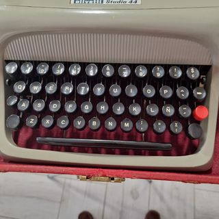 Maquina escribir olivetti estudio 44