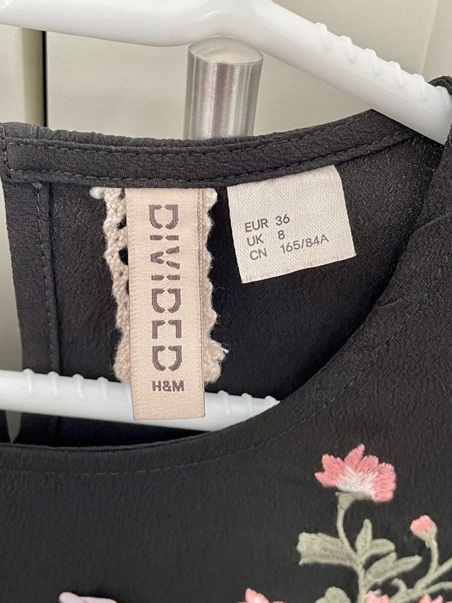 Vestido negro bordado flores H&M