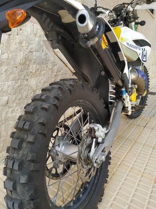 Se vende Husqvarna 125 te