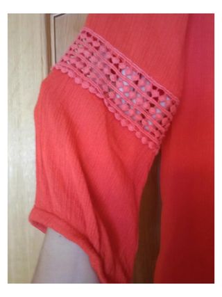 Blusa roja de media manga Stradivarius