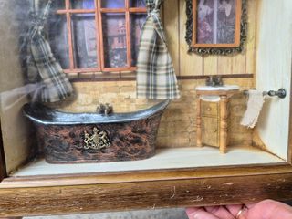 Diorama baño en miniatura siglo XIX