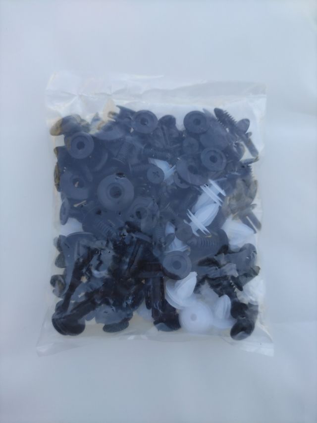 SE VENDE PAQUETE DE CLIPS DE COCHES