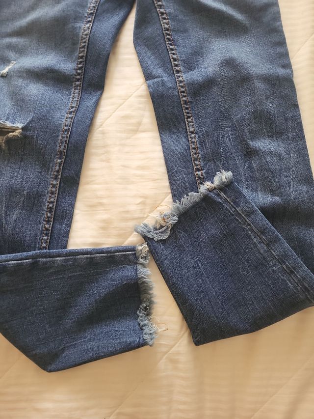 Jeans skinny strappati donna Bershka