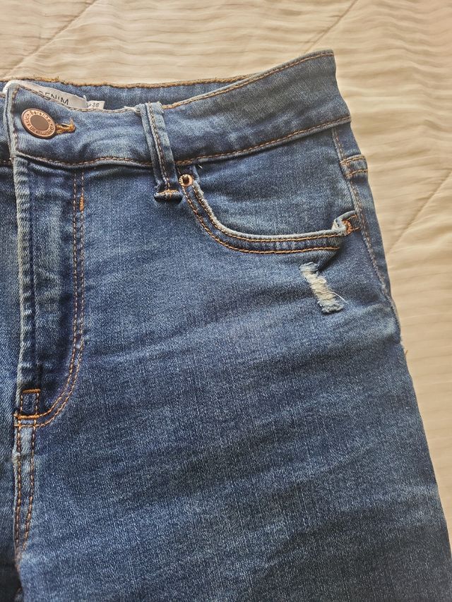 Jeans skinny strappati donna Bershka