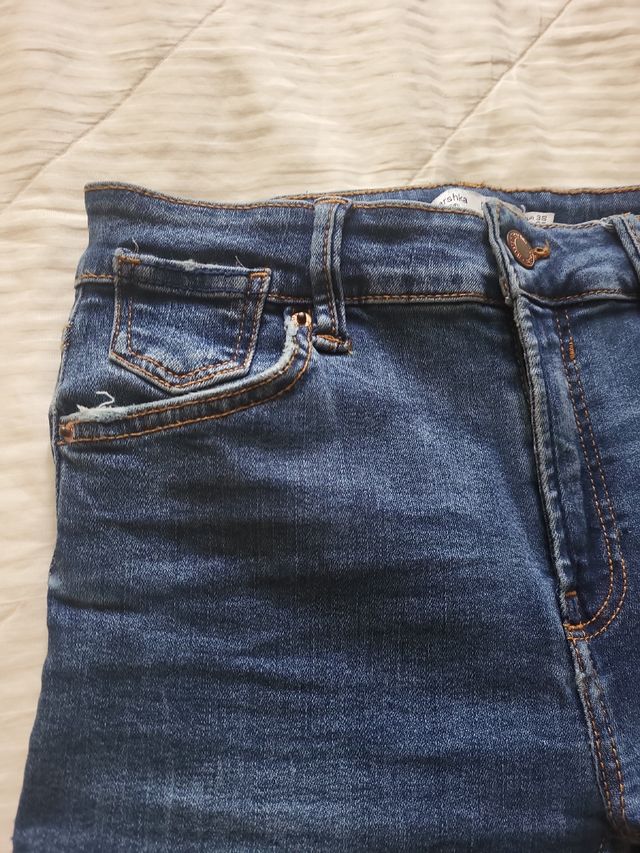 Jeans skinny strappati donna Bershka