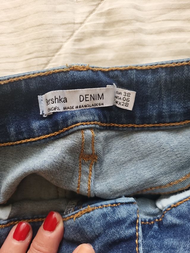 Jeans skinny strappati donna Bershka