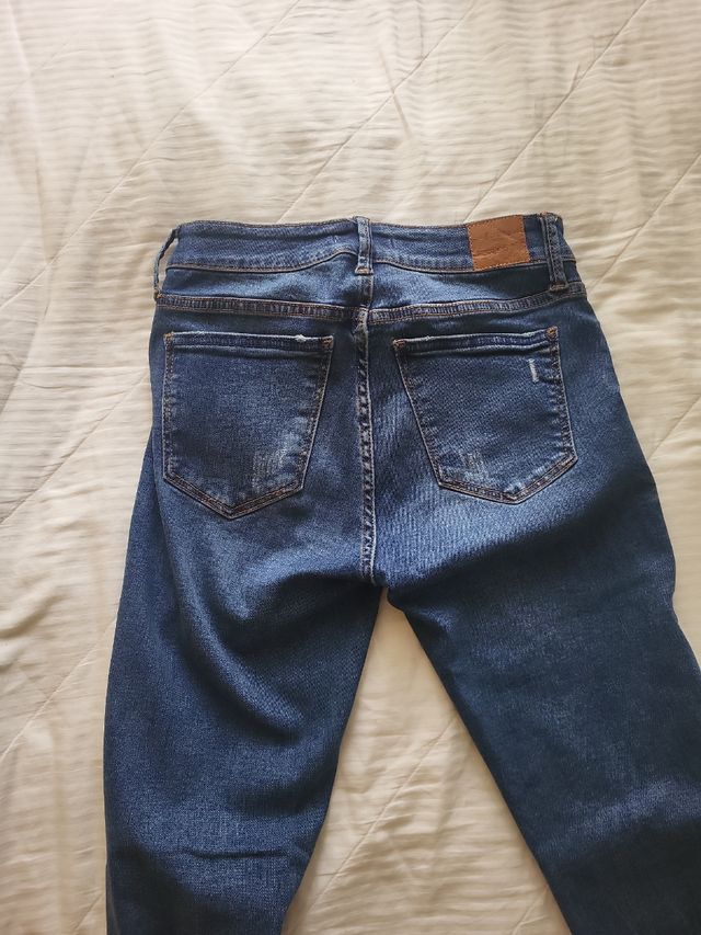 Jeans skinny strappati donna Bershka