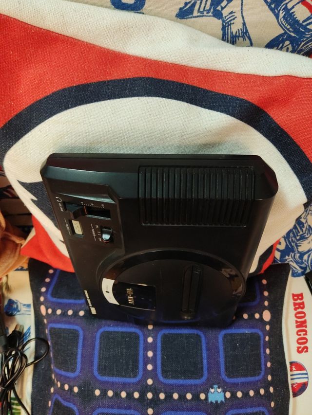 SEGA MEGADRIVE + 2 COMANDI + 3 GIOCHI