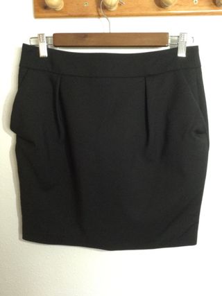 Falda negra con bolsillos Zara