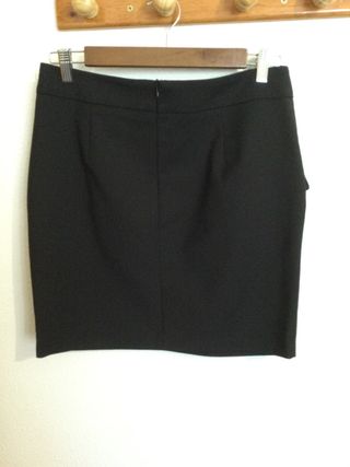Falda negra con bolsillos Zara