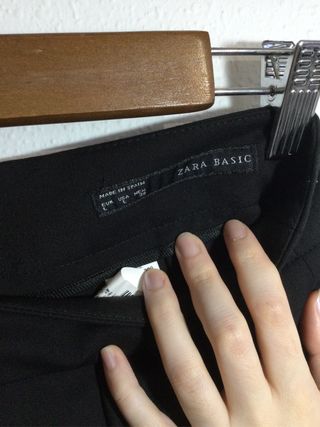 Falda negra con bolsillos Zara