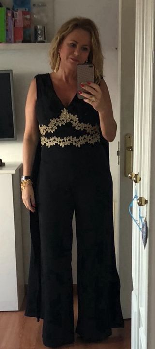 Espectacular mono de fiesta