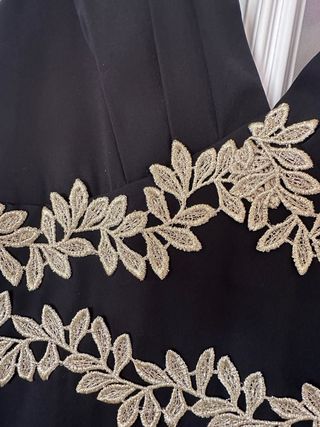 Espectacular mono de fiesta