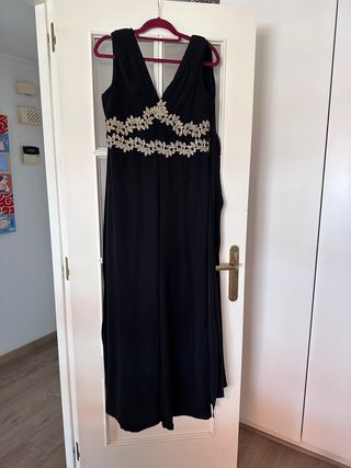 Espectacular mono de fiesta