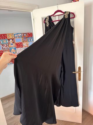 Espectacular mono de fiesta