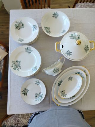 Vajilla antigua Royal China Vigo