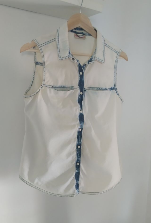Camisa vaquera. De Bershka.