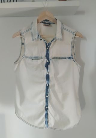 Camisa vaquera. De Bershka.