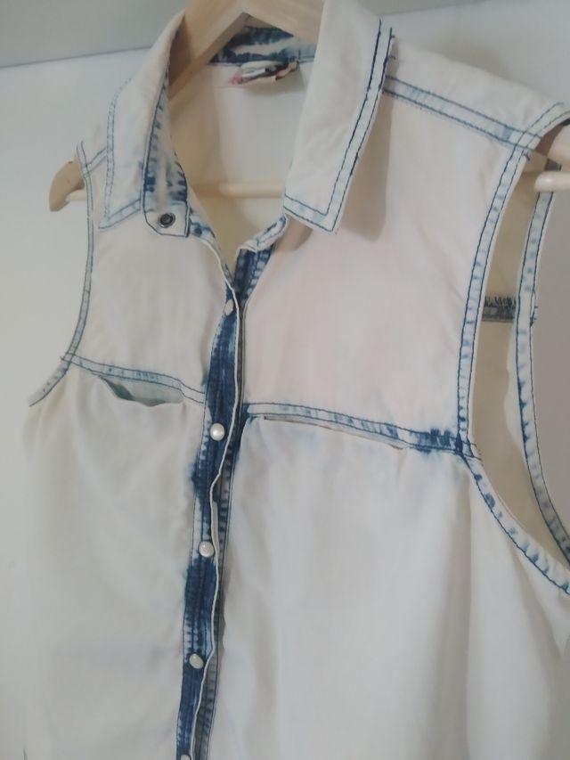 Camisa vaquera. De Bershka.