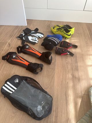 Botas futbol, guantes, espinilleras y más