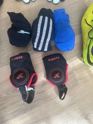 Botas futbol, guantes, espinilleras y más
