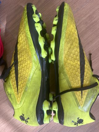 Botas futbol, guantes, espinilleras y más