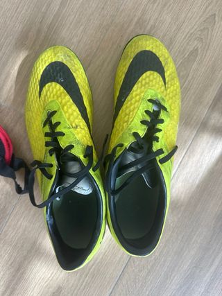 Botas futbol, guantes, espinilleras y más