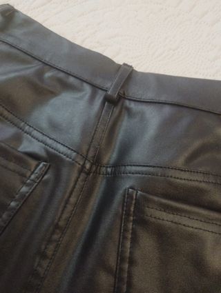 Pantalón imitación cuero negro Shein