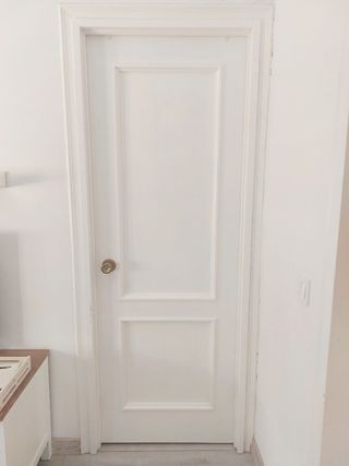 Puerta de madera maciza