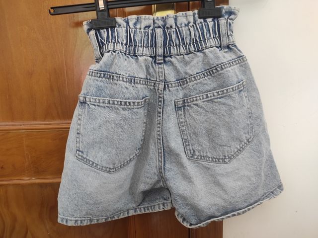 Pantalón corto por la cintura