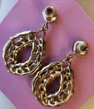 Orecchini pendenti con cristalli verdi