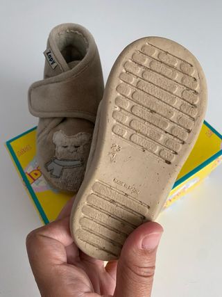 Zapatilla de casa beige Zapy