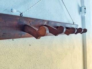 Percha de madera