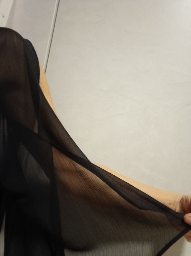 Elegante maglia trasparente sfiancata