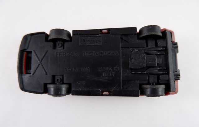 Modellino Ferrari Testa Rossa Burago scala 1/43