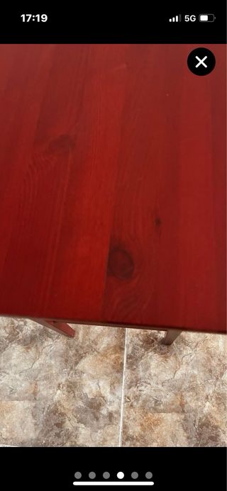 Mesita de noche  de madera IKEAcolor roja