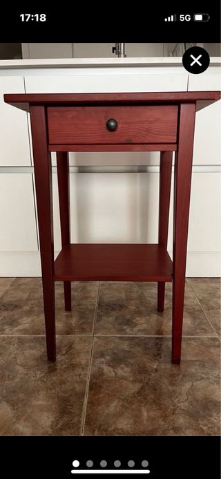 Mesita de noche  de madera IKEAcolor roja