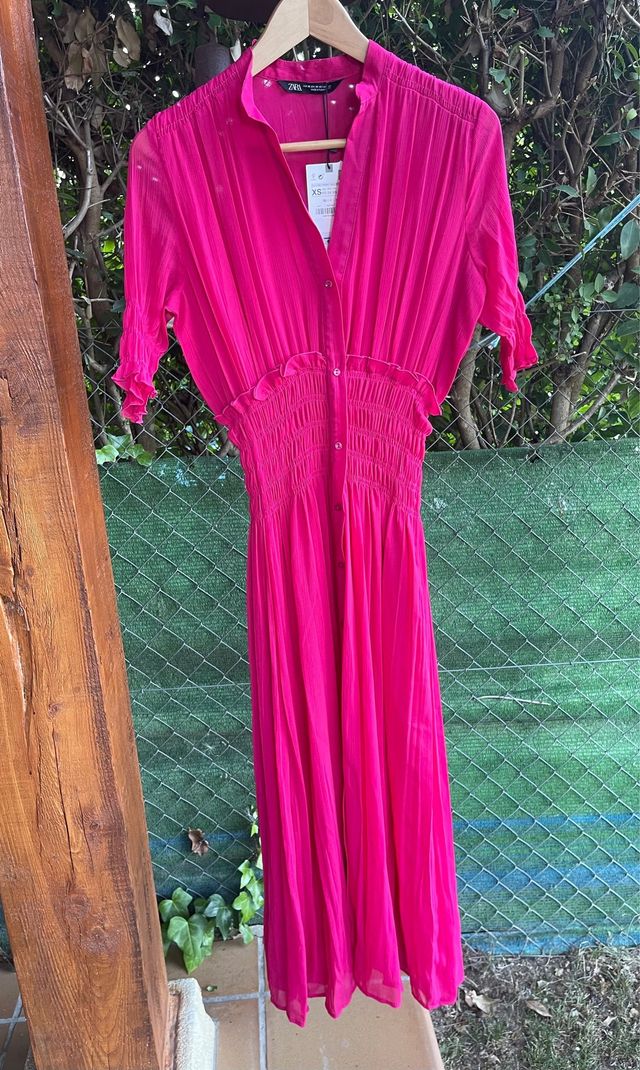 Vestido midi, plisado, fucsia, escote pico
