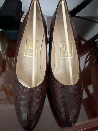 Juego de zapatos y bolso  en piel de cocodrilo