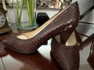 Juego de zapatos y bolso  en piel de cocodrilo