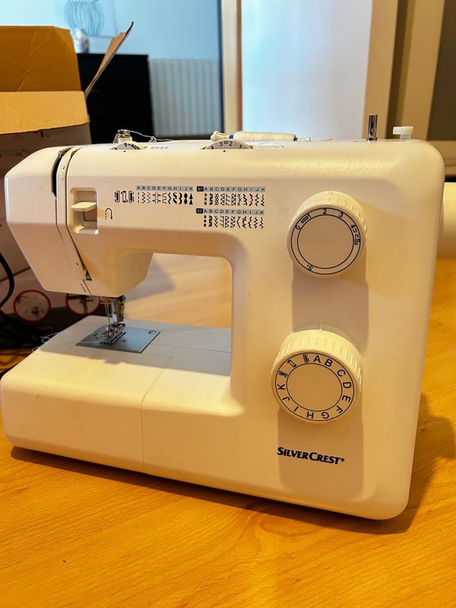 Maquina de coser marca Silver Crest