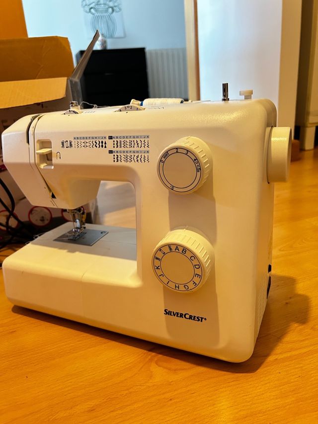 Maquina de coser marca Silver Crest