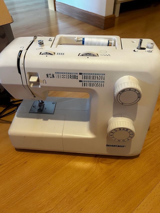 Maquina de coser marca Silver Crest