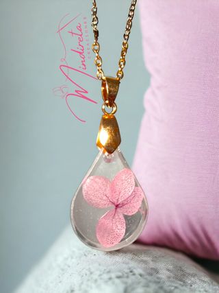 Colgantes encapsulados en resina