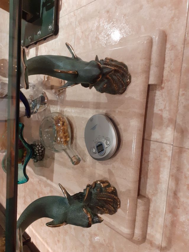 Mesa centro  marmol y cristal con delfines