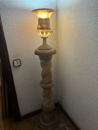 Lampara de pie en alabastro